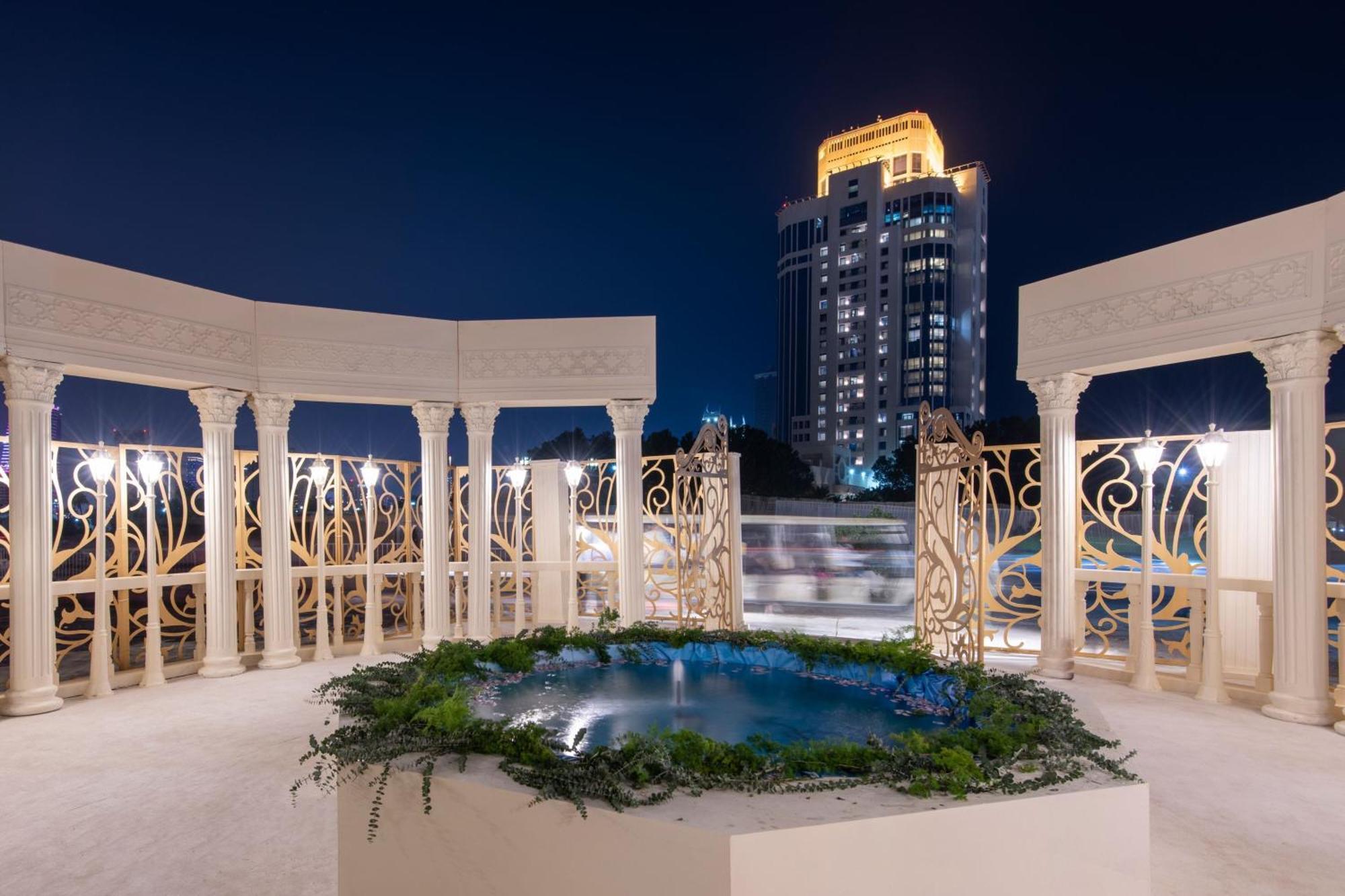 The Ritz-Carlton, Doha Hotel Eksteriør billede The fountain at the top of the tower