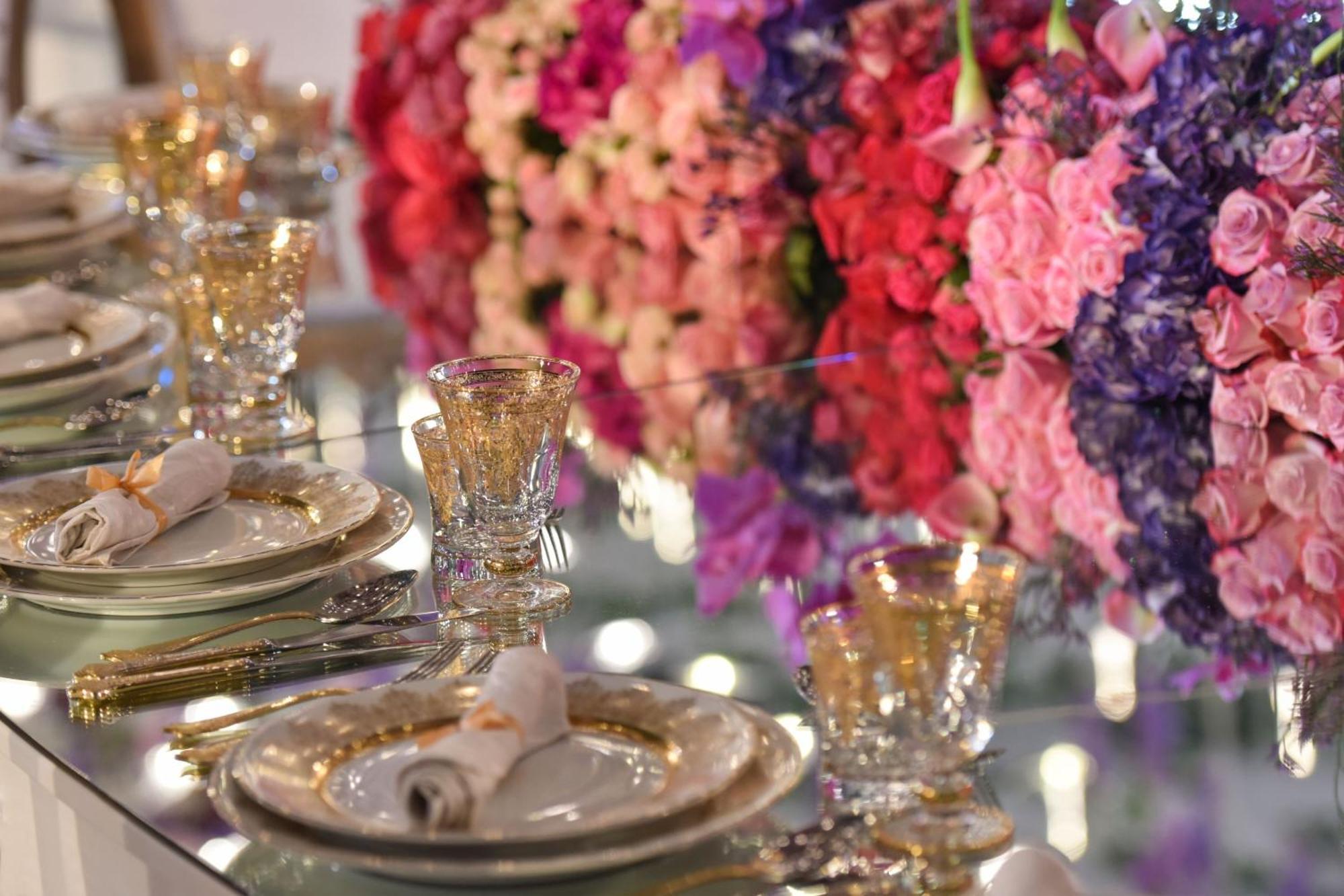The Ritz-Carlton, Doha Hotel Eksteriør billede A table set for a wedding reception
