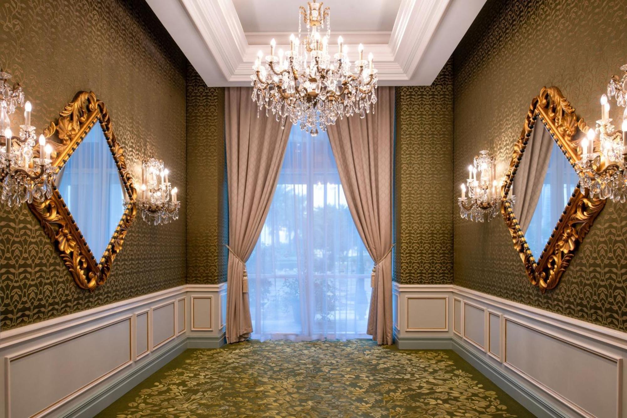 The Ritz-Carlton, Doha Hotel Eksteriør billede The interior of the hotel