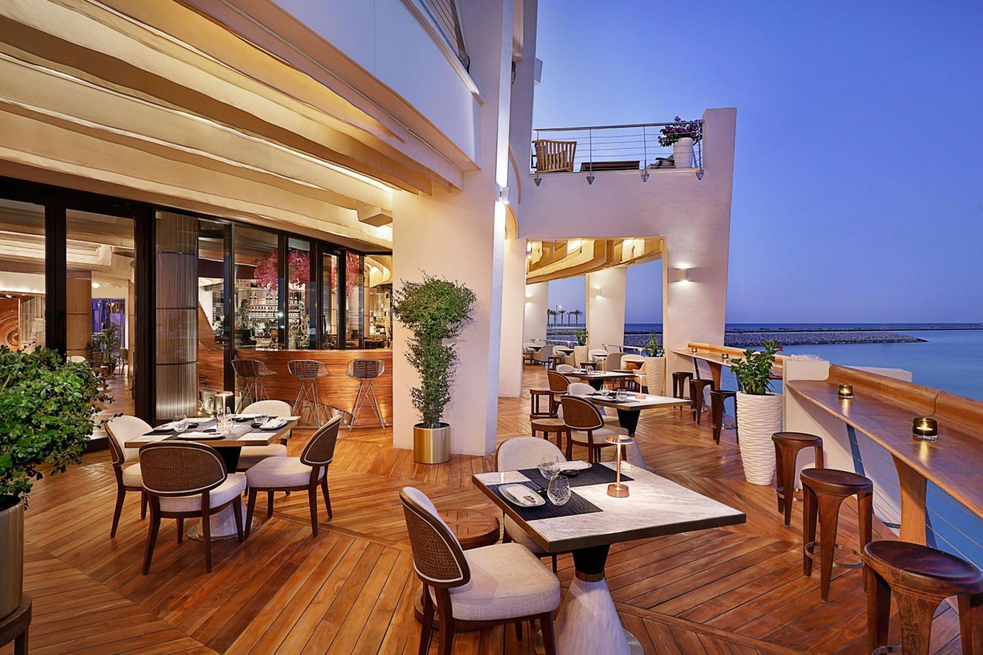 The Ritz-Carlton, Doha Hotel Eksteriør billede The Deck