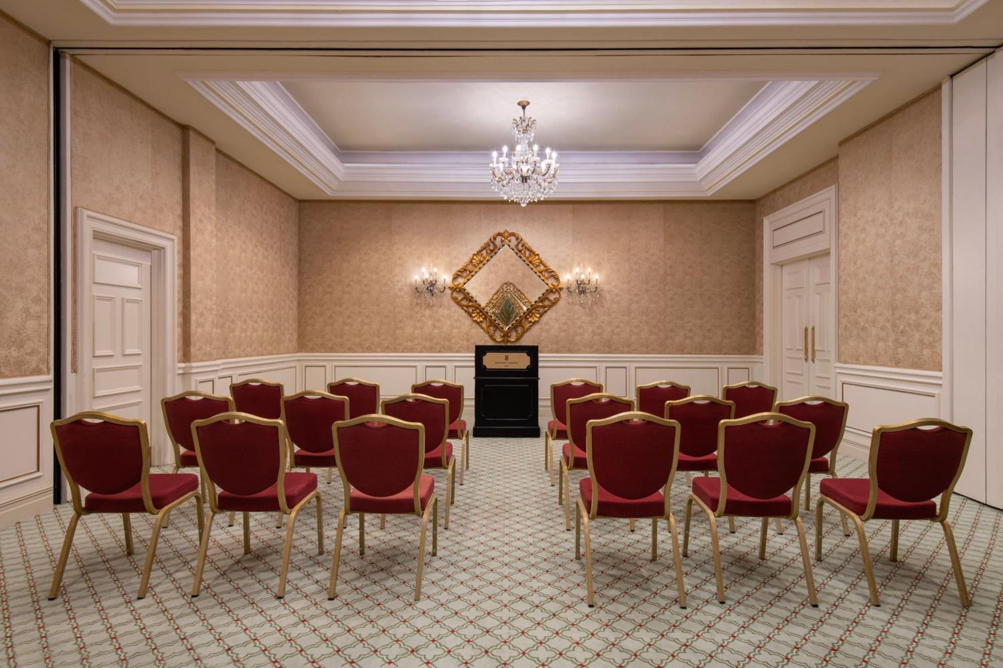 The Ritz-Carlton, Doha Hotel Eksteriør billede The meeting room