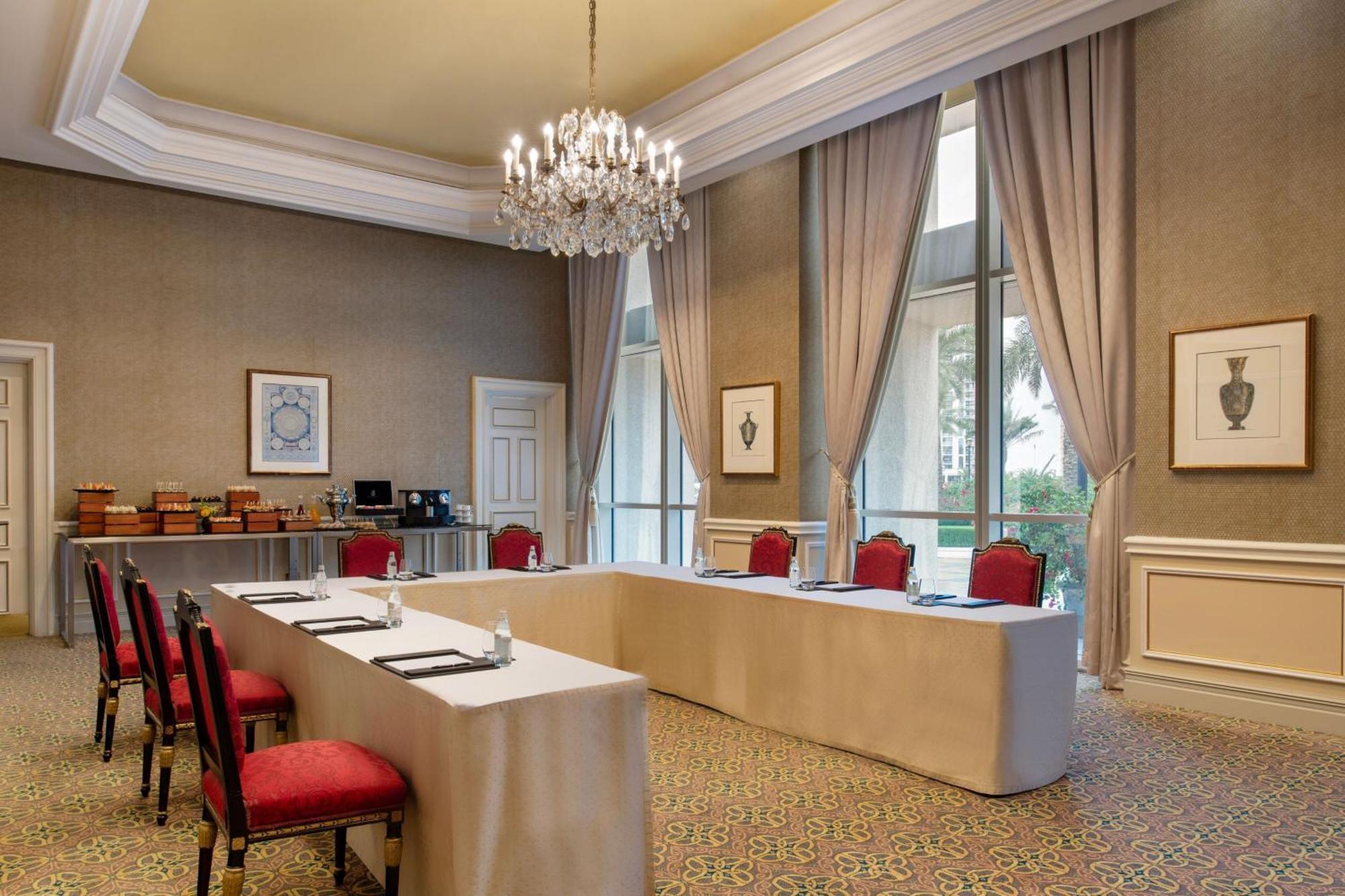 The Ritz-Carlton, Doha Hotel Eksteriør billede The meeting room