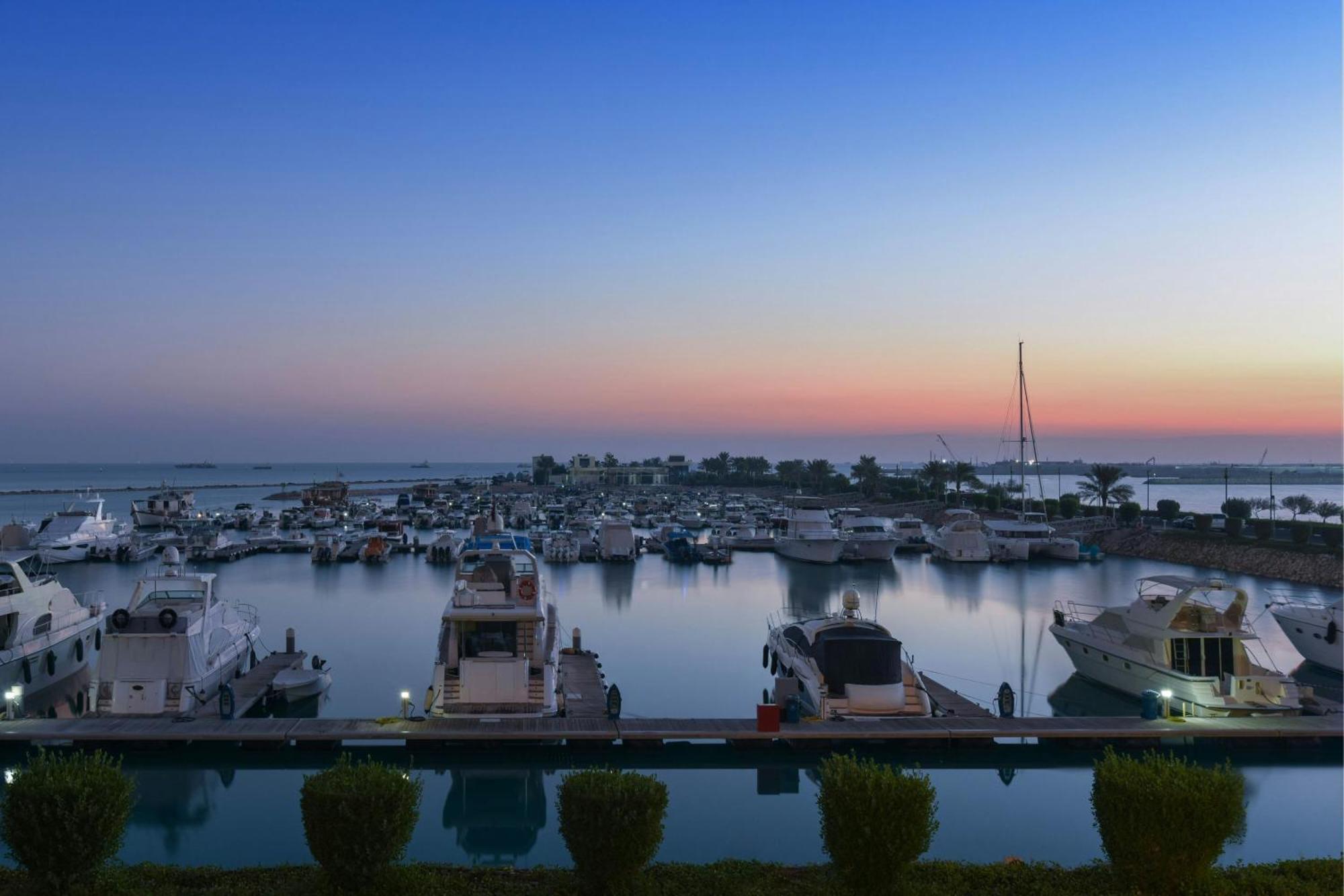 The Ritz-Carlton, Doha Hotel Eksteriør billede The port of Rafina